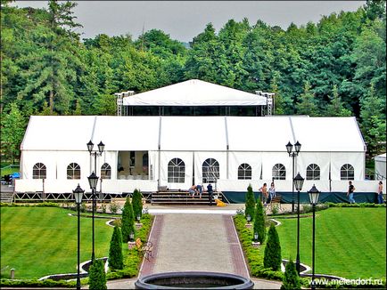 Castelul Mayendorf pe autostrada Rublevo-Uspenskoye