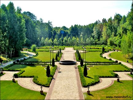 Castelul Mayendorf pe autostrada Rublevo-Uspenskoye