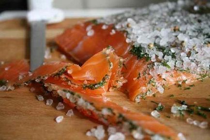 Sózása Trout otthon - recept sóval és cukorral