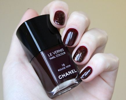 Manichiura de iarnă chanel cu lacuri # 18 rouge noir, # 757 trandafir de trandafir și strat de top lame rouge noir,