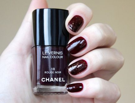 Manichiura de iarnă chanel cu lacuri # 18 rouge noir, # 757 trandafir de trandafir și strat de top lame rouge noir,