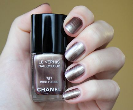 Зима chanel манікюр з лаками # 18 rouge noir, # 757 rose fusion і le top coat lame rouge noir,