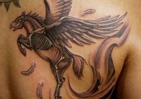 Valoarea și schițele unui tatuaj de mușcătură de vamir (urme de colți sau dinți)