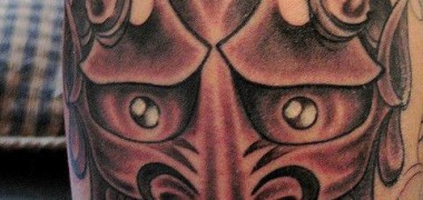 Valoarea și schițele unui tatuaj de mușcătură de vamir (urme de colți sau dinți)