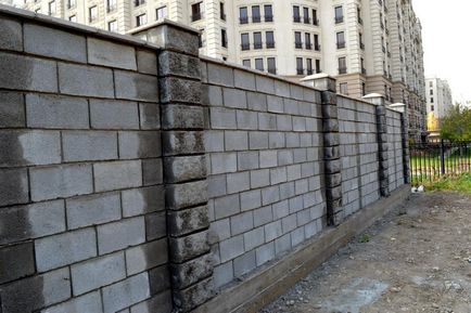 10 motive pentru a construi un gard de la un bloc de splitter