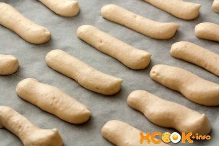 Бісквітне печиво савоярді, або дамські пальчики, рецепт з фото