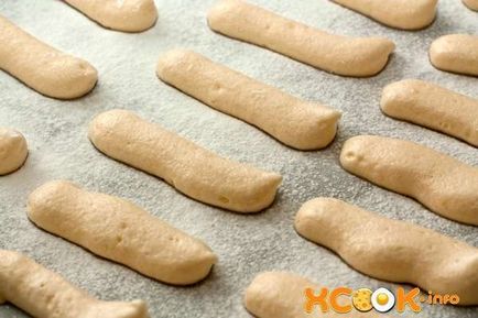 Бісквітне печиво савоярді, або дамські пальчики, рецепт з фото