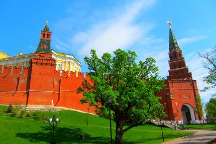 Borovitskaya turn de la Kremlinul Moscova descriere, foto