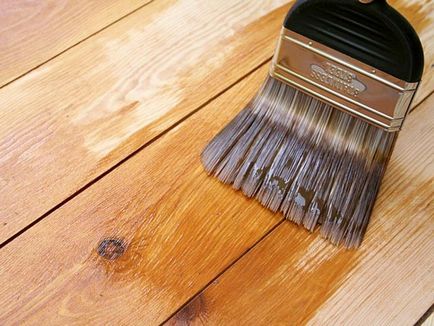 Cum să pictezi o scară din lemn cu o pictură potrivită cu pridvorul tău
