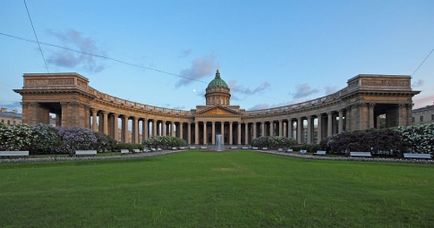 Чим український класицизм в архітектурі відрізняється від європейського