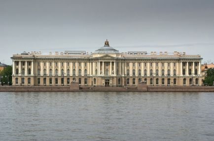 Az orosz klasszicizmus építészeti eltér az európai