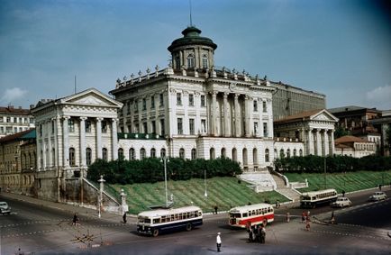 Ce clasicism rusesc în arhitectură diferă de cel european