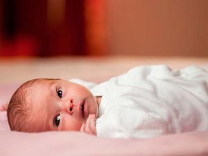 Prin câte regurgitează un nou-născut, mamele despre copii