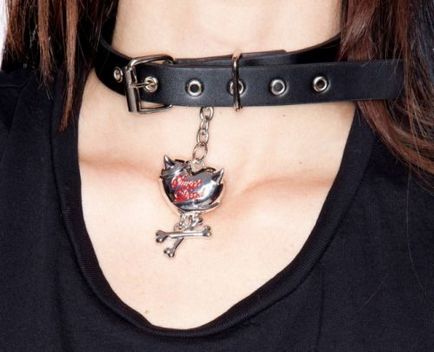 Choker pe gât pentru femeile elegante de modă cum să aleagă și cu ce să poarte un ornament