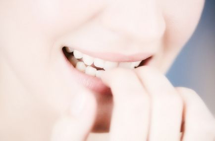 Що робити якщо з'явилися тріщини на зубах і зубної емалі