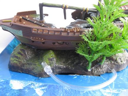 Декорація для акваріума - затонулий корабель зі скарбами