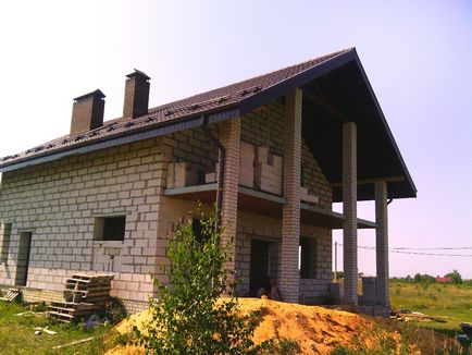 Pardoseală din lemn într-o casă cu gaz silicat