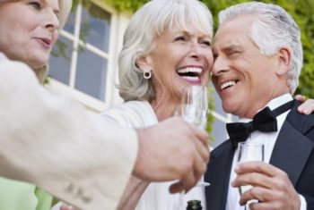 Bachelorette petrecere place să petreacă înainte de nunta distractiv la domiciliu sau de a organiza în natură