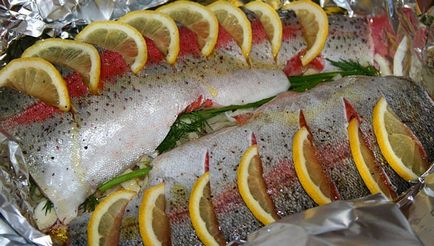 Trout kemencében sült a fólia és a szivárványos pisztráng recept