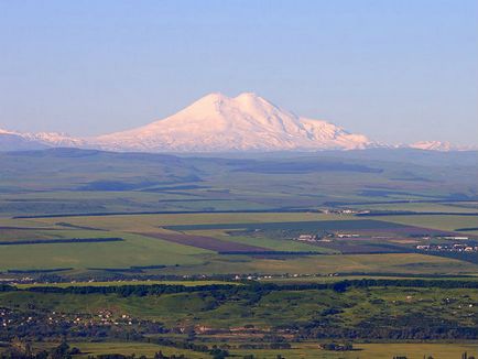 Muntele Elbrus în Caucaz