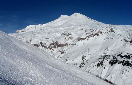 Muntele Elbrus în Caucaz