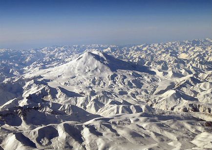 Muntele Elbrus în Caucaz