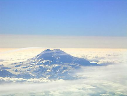 Muntele Elbrus în Caucaz