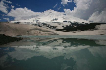 Muntele Elbrus în Caucaz