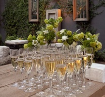 Ідея для весільного декору шампанське