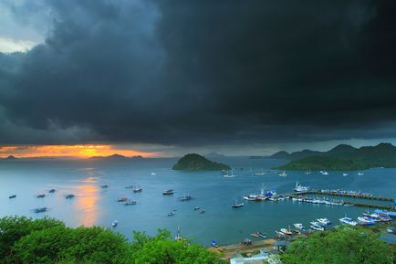 Indonézia Komodo az első kivételével, felülvizsgálatát egy turista janjalan