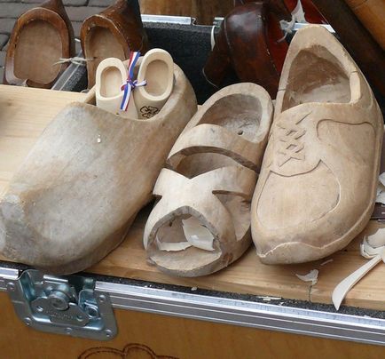 Як роблять дерев'яну взуття сабо, виробництво сабо