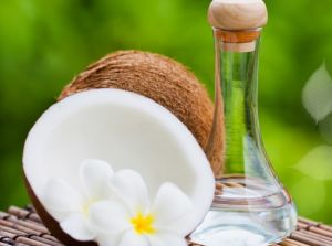 Як використовувати унікальні властивості кокосового масла для особи