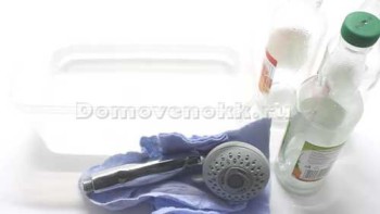 Cum să curățați un cap de duș de un depozit de calcar