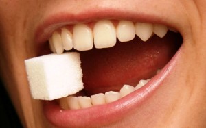 Cum zahăr afectează dinții