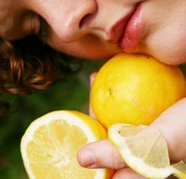 Як зробити домашній лимонний спрей для тіла