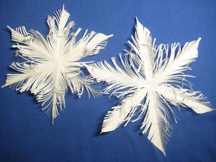 Hogyan készítsünk egy hópehely papírból meg a kezét fokozatosan könnyen és fotó