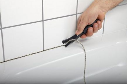 Cum să îndepărtați etanșantul siliconic din baie și dale