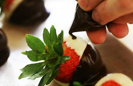 Полуничний десерт або як подати полуницю - рецепт з фото