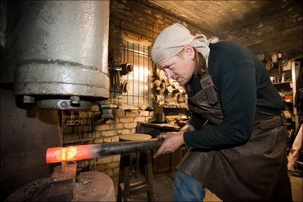 Кування підкови в кузні Едгара Вронського, обробка металу online