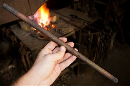 Coacere de potcoavă în smithy smithy, prelucrarea metalelor on-line