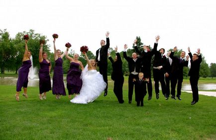 Kreatív esküvői fotó egy ugrás