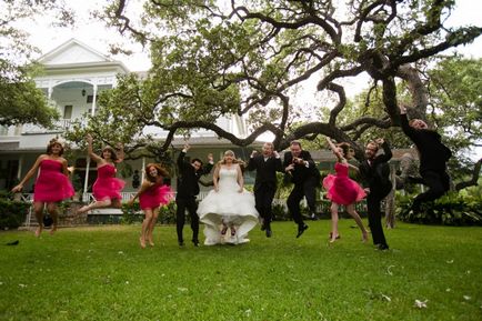 Креативні весільні фото в стрибку