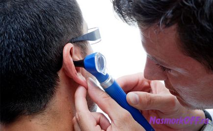 Кров з вуха - причини, симптоми просто промити вушні пробки мало