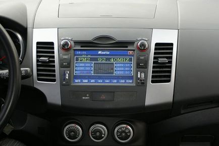 Magnetofon, hogy Mitsubishi Outlander XL személyzet android