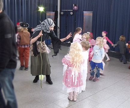 Maszk Baba Jaga készült papírmasé (maszk) Maszk Baba Jaga a papírmasé