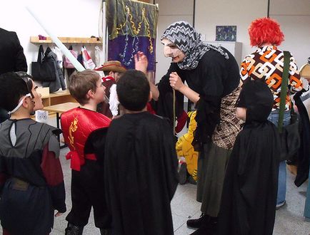 Maszk Baba Jaga készült papírmasé (papírmasé) Maszk Baba Jaga a papírmasé