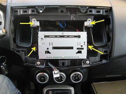 Mitsubishi Outlander XL javítás rendszeres rádió (cd veszít csatornánként)