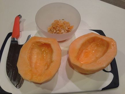 Una dintre cele mai simple căi de a tăia o instrucțiune pe pepene este o porție