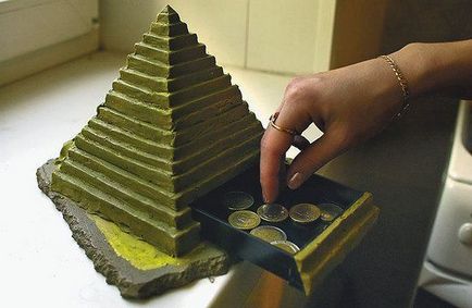 Pericolul piramidelor financiare