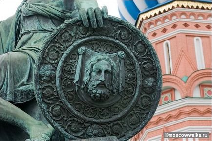 Опис і історія пам'ятника Мініну і Пожарському на червоній площі